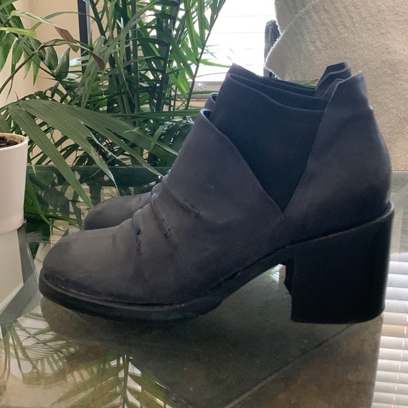 🔥1/2 OFF SUMMER SALE🔥 iXOS Italian Ankle Boots - Absolutely Stunning - Picture 3 of 16